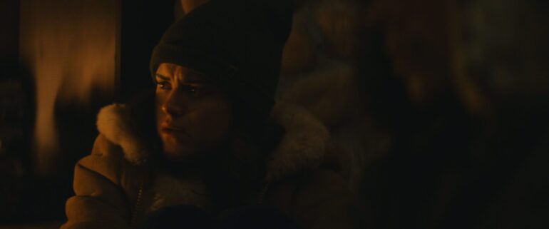 &lsquo;Snow Falls&rsquo; (2023) Critique du film : un thriller d&rsquo;horreur avec… des intentions