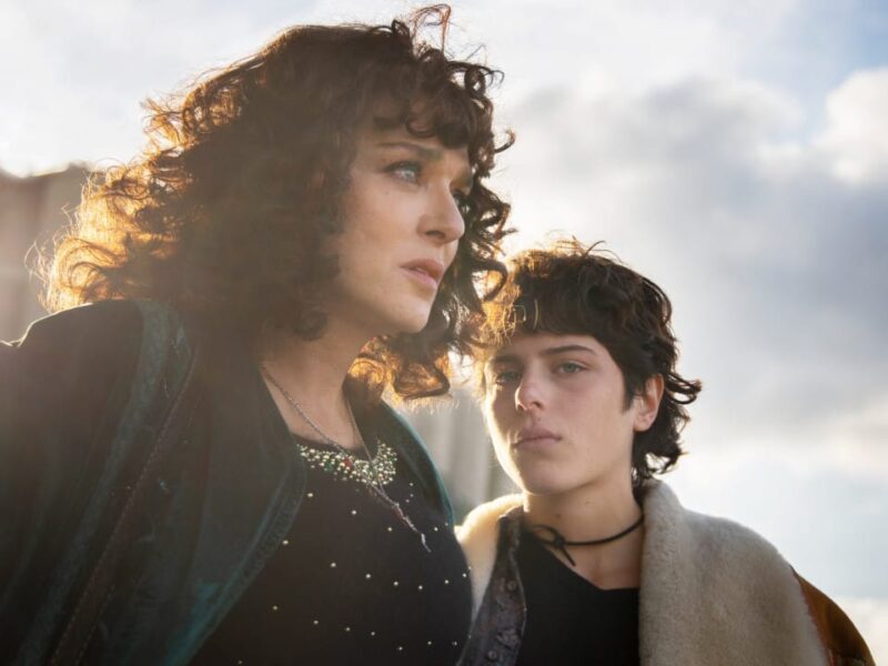 ‘La Vida Mentirosa de los Adultos’ (2023) – Una Serie en Netflix sobre la Adolescencia y sus Problemas