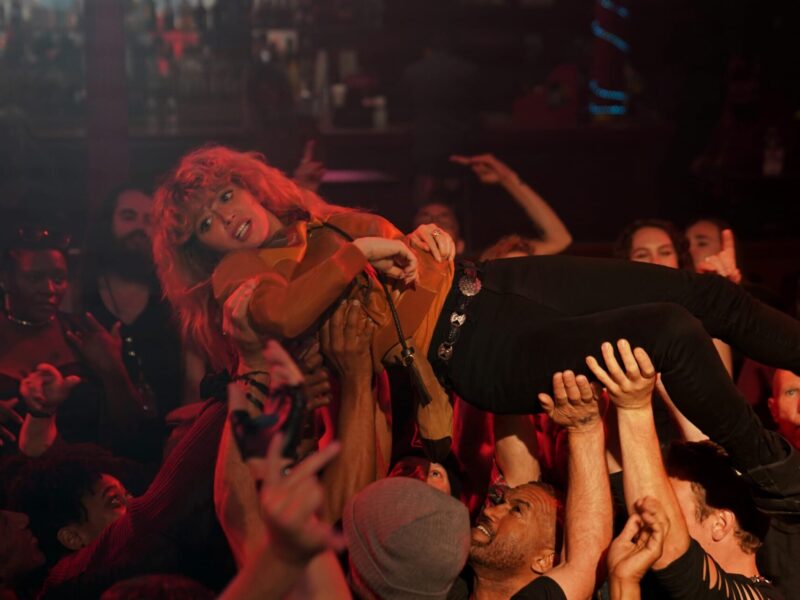 &lsquo;Poker Face&rsquo; (2023) – Série sur Peacock avec Natasha Lyonne et Adrien Brody