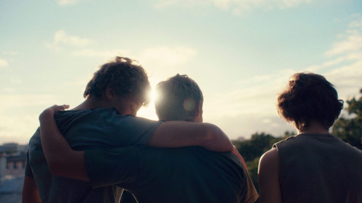 ‘Beautiful Beings’ (2022) – Estreno 13 de enero en cines USA – Trailer de la pelíucula