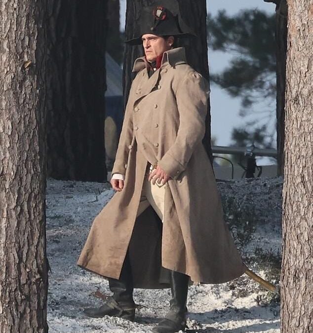 Le prochain film de Ridley Scott, Napoléon (2023) avec Joaquin Phoenix, est prévu pour la sortie sur Apple TV+.