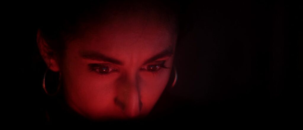 ‘Red Rose’ (2022) Serie en Netflix: Una App Maléfica para una Serie de Terror Adolescente