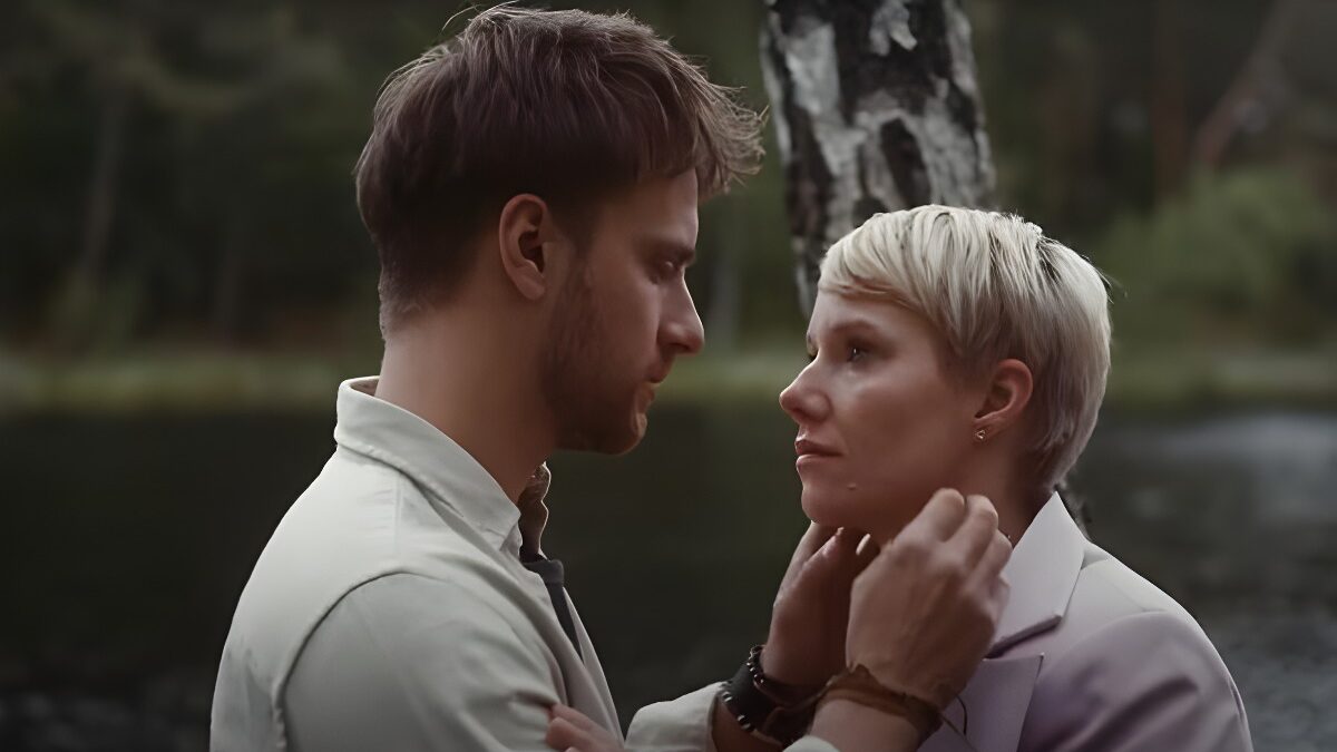 ‘Tonight You’re Sleeping with Me’ (2023) Netflix Movie. Review: “Light” Romance from Poland