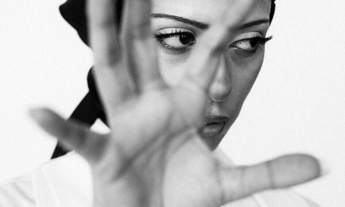 Nemahsis has just revealed her new song ‘i wanna be your right hand’