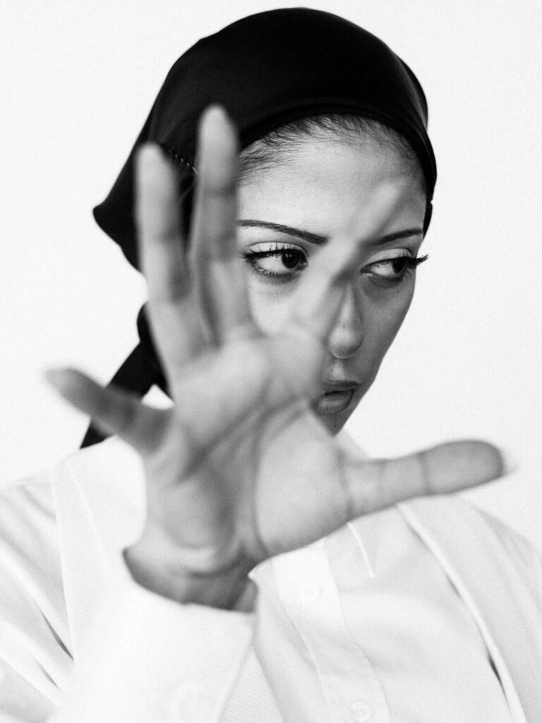 Nemahsis has just revealed her new song ‘i wanna be your right hand’