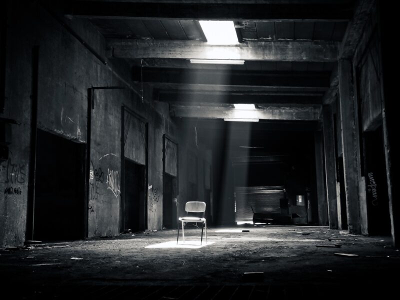 現代の怖い話と日常的な道具への依存度