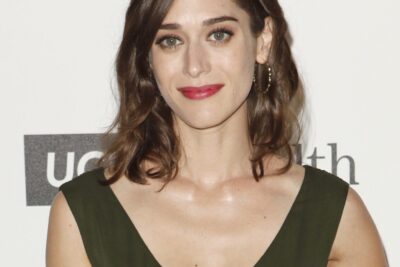 Lizzy Caplan
