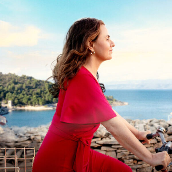 “Faraway” Netflix Movie. Review: A feel-good TV movie to “rediscover” yourself