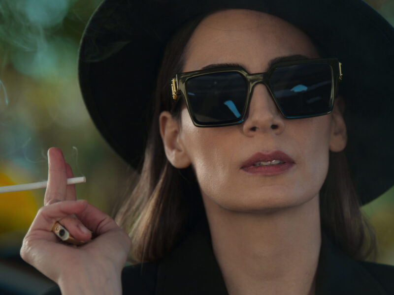 «¿De Quién Huimos, Mamá?». Serie en Netflix: un Elegante Thriller Turco