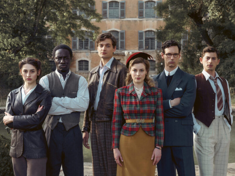 ‘Transatlántico’ (2023). Miniserie en Netflix: Una (Casi) Brillante Serie Coral Inglesa