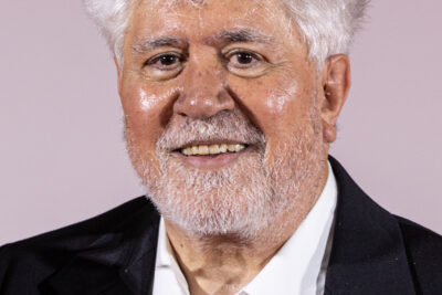 Pedro Almodóvar, le cinéaste qui a fait de l&rsquo;excès une déclaration de sincérité