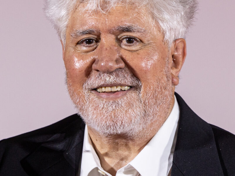 Pedro Almodóvar, o realizador que fez do excesso uma forma de ternura