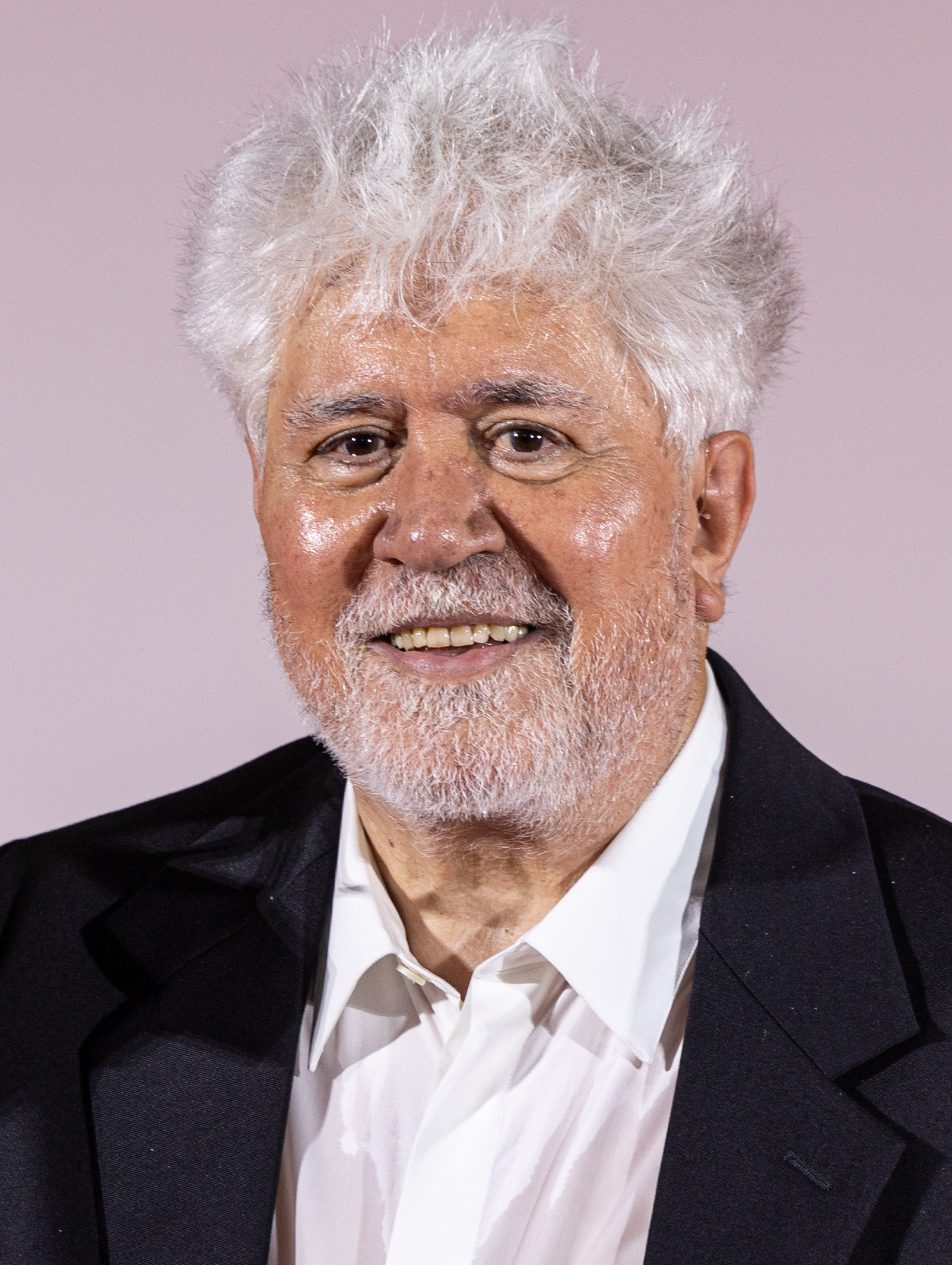 ペドロ・アルモドバル、スペイン映画を変えた監督の40年