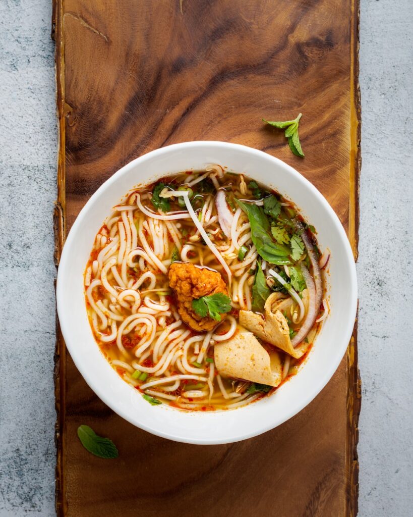 Soupe Miso : Thon, épinards et nouilles. Recette du jour