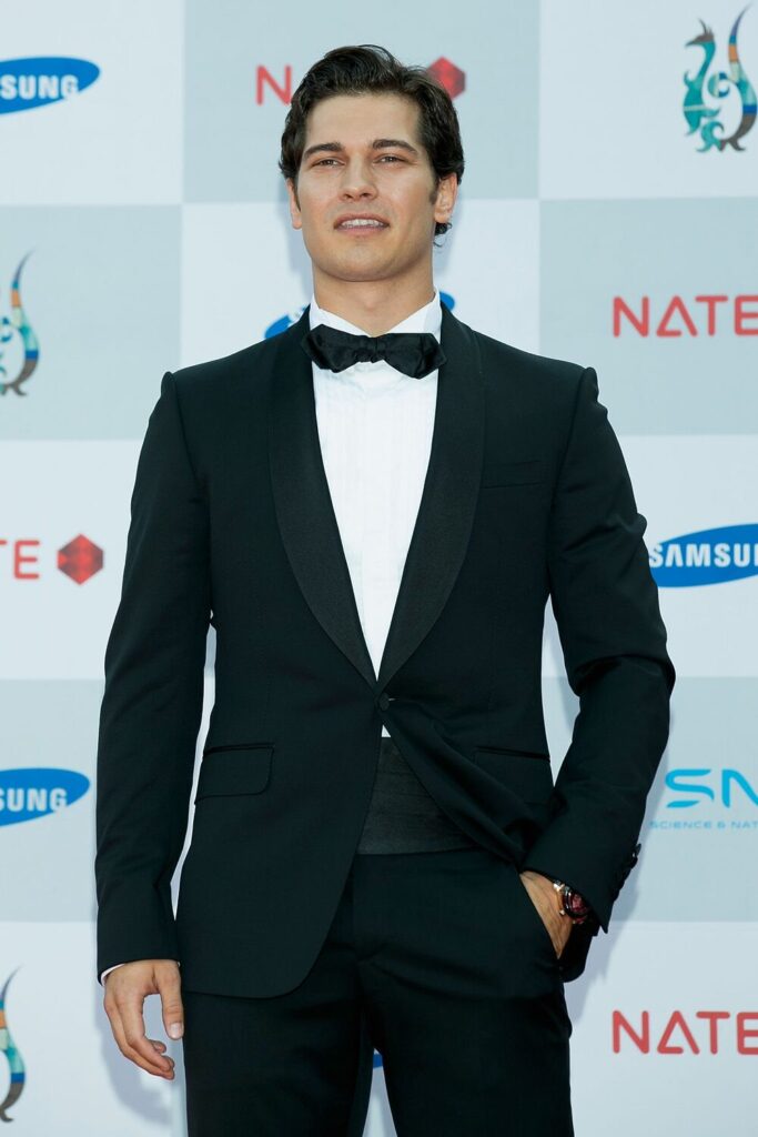 Who is Çagatay Ulusoy? Turkish Actor