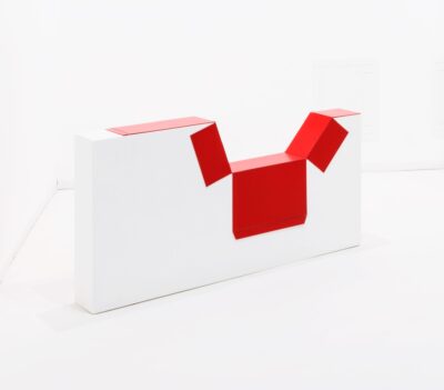 Simon, le rempart, 2020, métal, bois, 75 x 140 x 20 cm