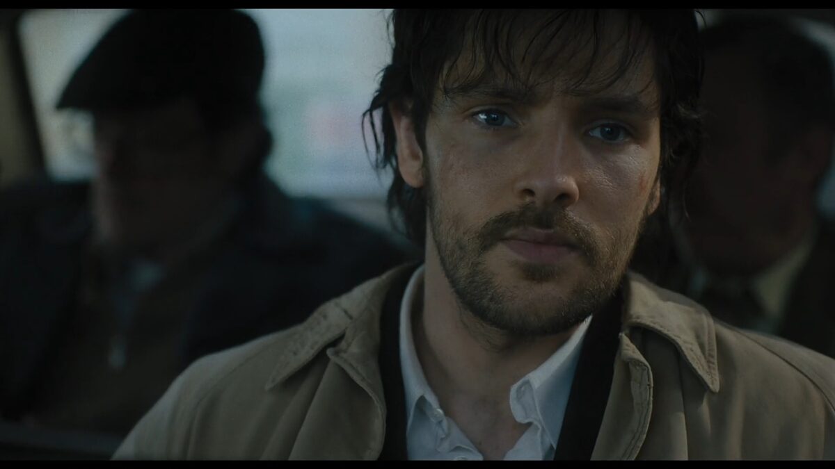 ‘Dead Shot’ (2023) Crítica de la Película: Un Intenso Thriller Setentero