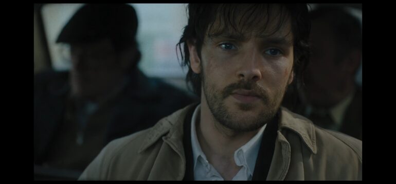 ‘Dead Shot’ (2023) Crítica de la Película: Un Intenso Thriller Setentero