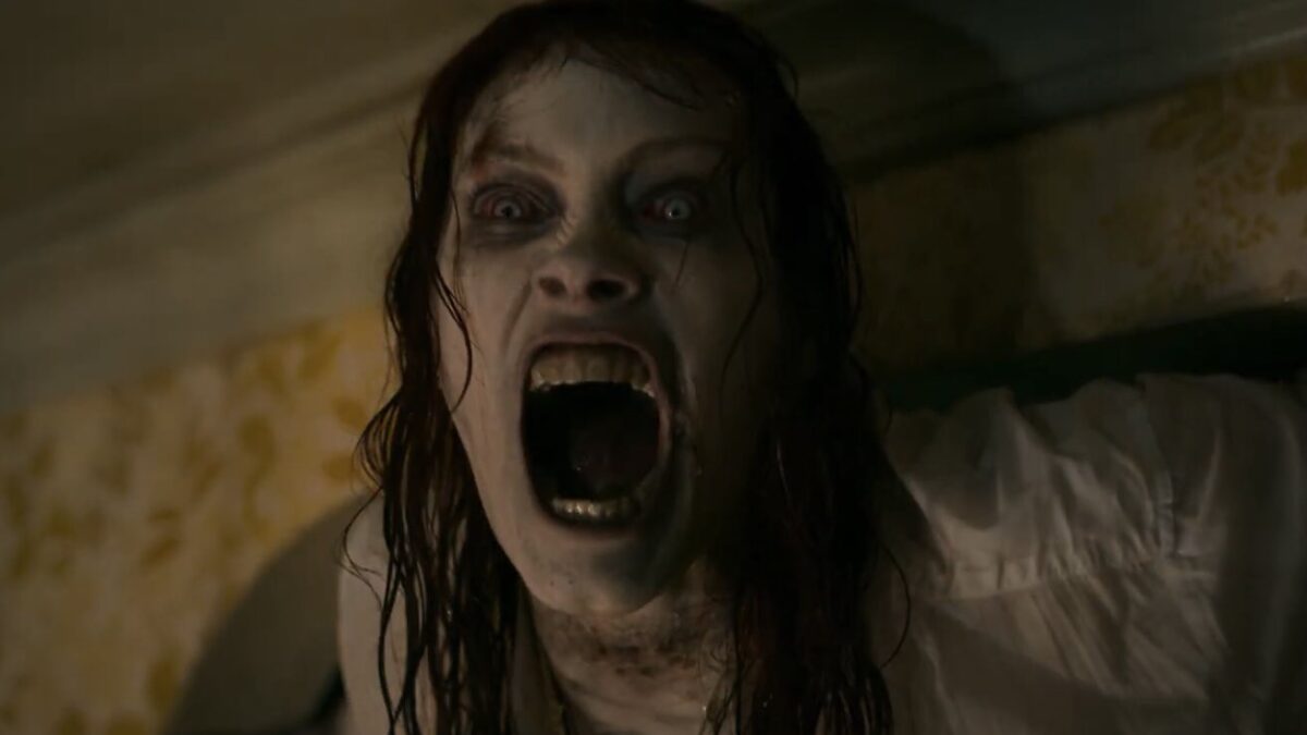 Posesión infernal: El despertar (2023). Crítica de la Película: Todo un Espectáculo de Serie B