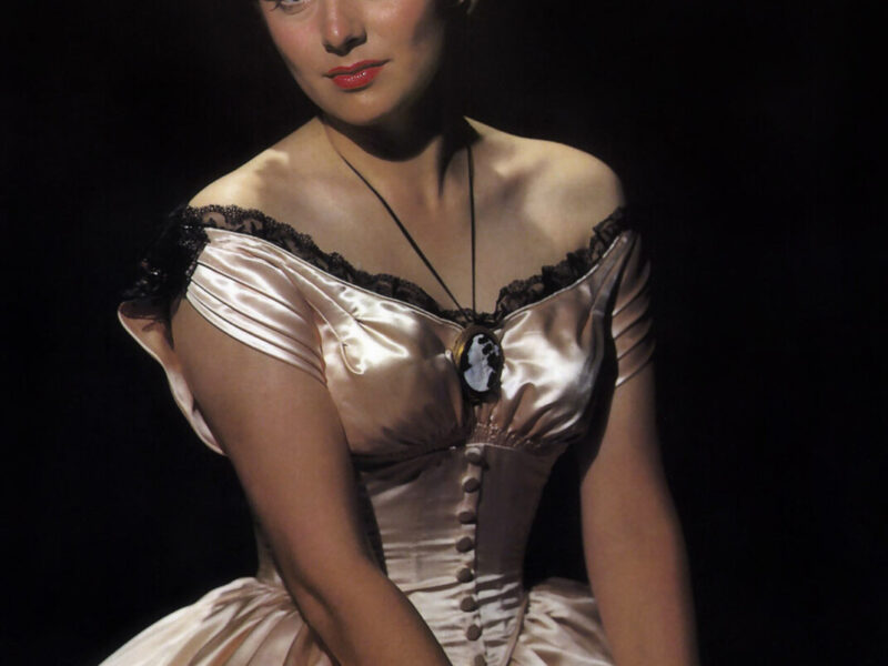 オリビア・デ・ハビランドの時を超えたエレガンス