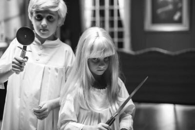 ‘Tin & Tina’ (2023) Movie Review: Classic Spanish Horror