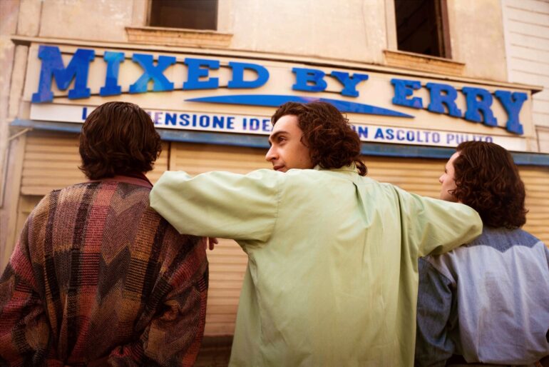 ‘Mixed by Erry’ (2023) Película en Netflix: Costumbrismo, Comedia y Cintas Piratas