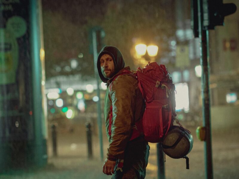 &lsquo;Sleeping Dog&rsquo; (2023) Série sur Netflix : un thriller de personnages