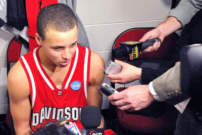 “스테판 커리: 전설이 된 언더독”(2023) Apple TV 다큐멘터리