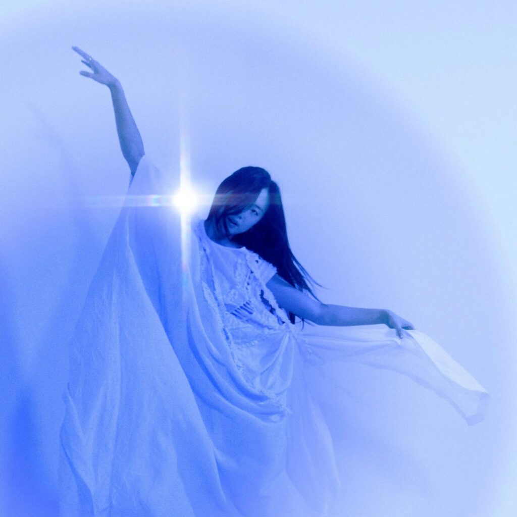 Sarah Kinsley Releases Ascension EP