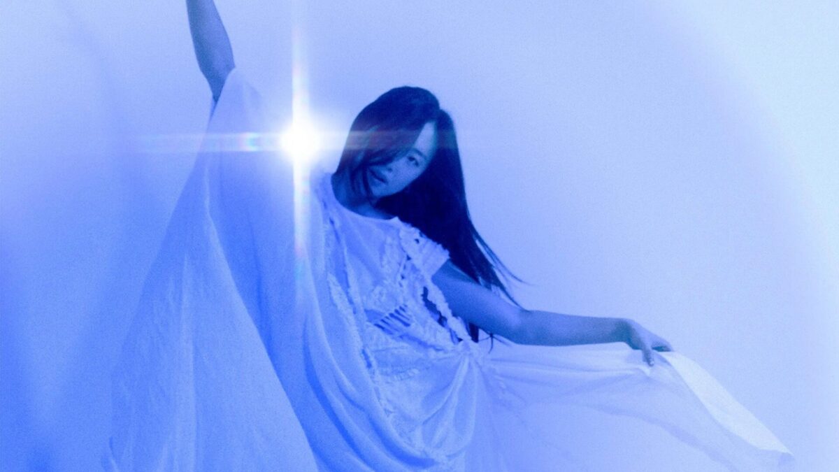 Sarah Kinsley Releases Ascension EP