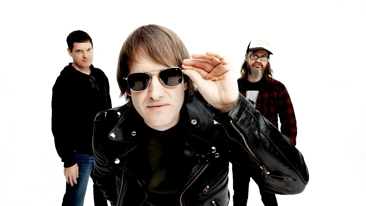 Ash release new single ‘Like A God’ – Check it out & and see tour dates here!