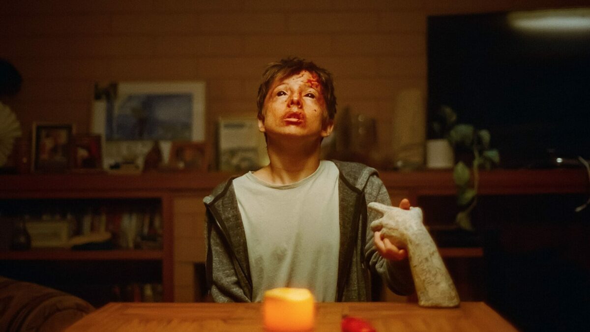 《回应我》:由丹尼和迈克尔-菲利波执导的圣丹斯恐怖片将于 7 月 28 日上映 – 您准备好了吗？