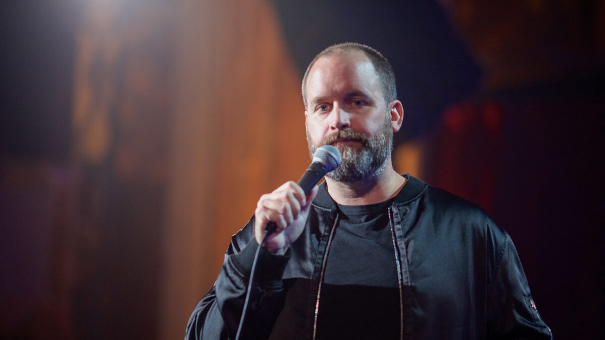 Tom Segura, l&rsquo;humoriste bilingue qui a transformé une pétition de quarante mille signatures en empire texan