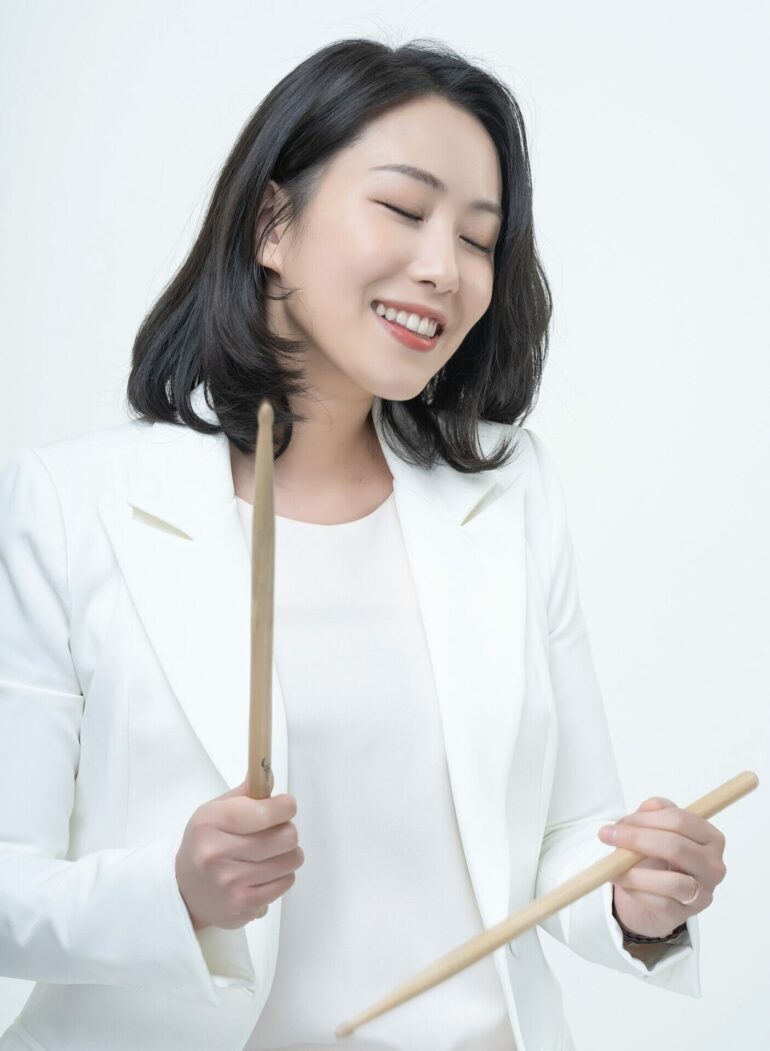 La compositrice e batterista jazz Bomi Choi pubblica il nuovo brano di ispirazione latina “RIO”.