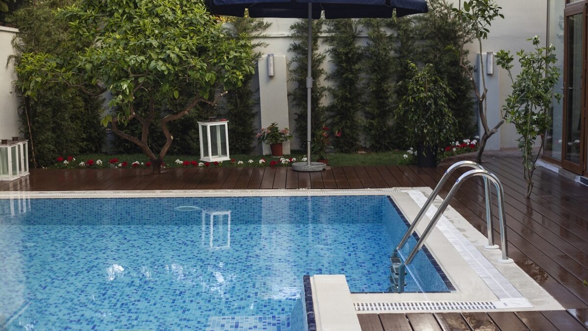 Valla de piscina de metacrilato: ¿por qué elegir este material?