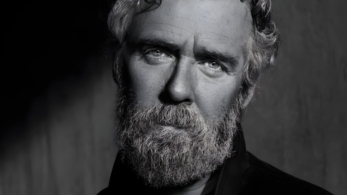 Glen Hansard’s new single ‘The Feast of St. John’ feat. Warren Ellis – Give it a listen & see tour dates!