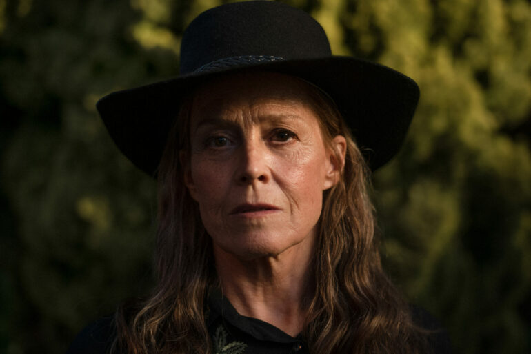 “Ascolta i fiori dimenticati” (2023) su Amazon Prime Video: una toccante serie con Sigourney Weaver