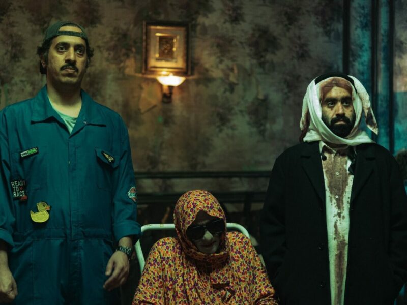 “: 헤드 투 헤드” (2023) 넷플릭스 영화: 가이 리치 감독의 스타일리시한 감각이 돋보이는 유쾌한 코미디