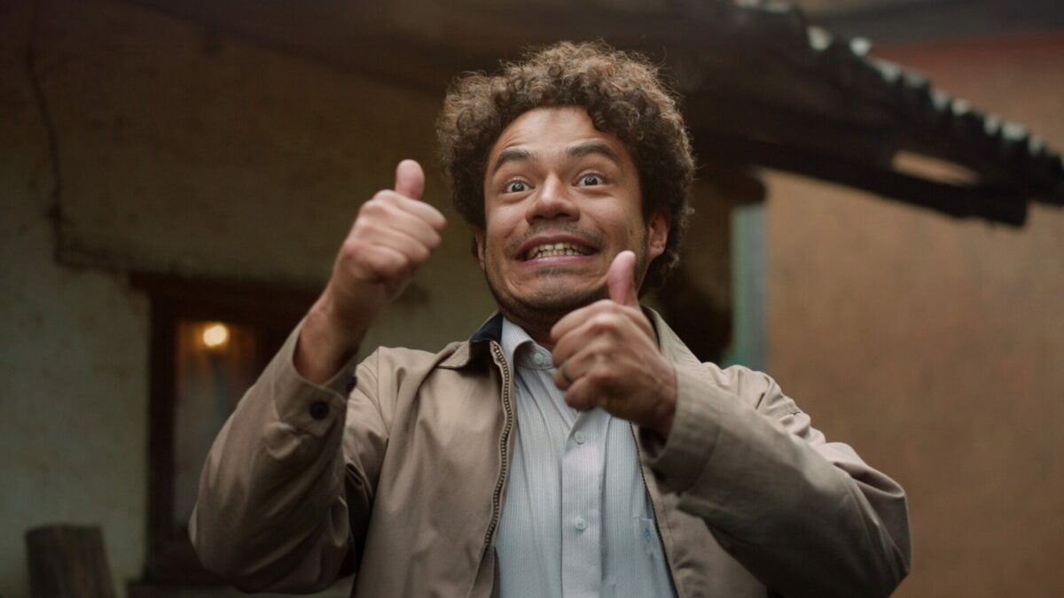 „Povestea marii seducții” (2023) Film pe Netflix. Recenzie: Puterea apropierii, un scenariu bine scris și, mai presus de toate, pasiunea unei echipe dedicate realizării unui film bun