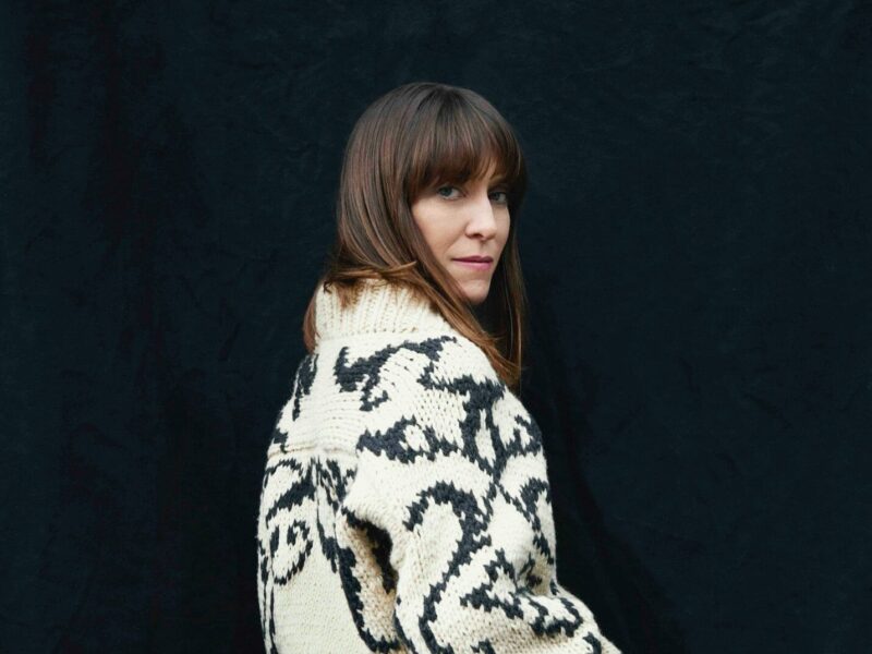 Feist estrena el hipnótico vídeo musical de «Of Womankind» antes de su gira europea | ¡Aquí lo tenéis!