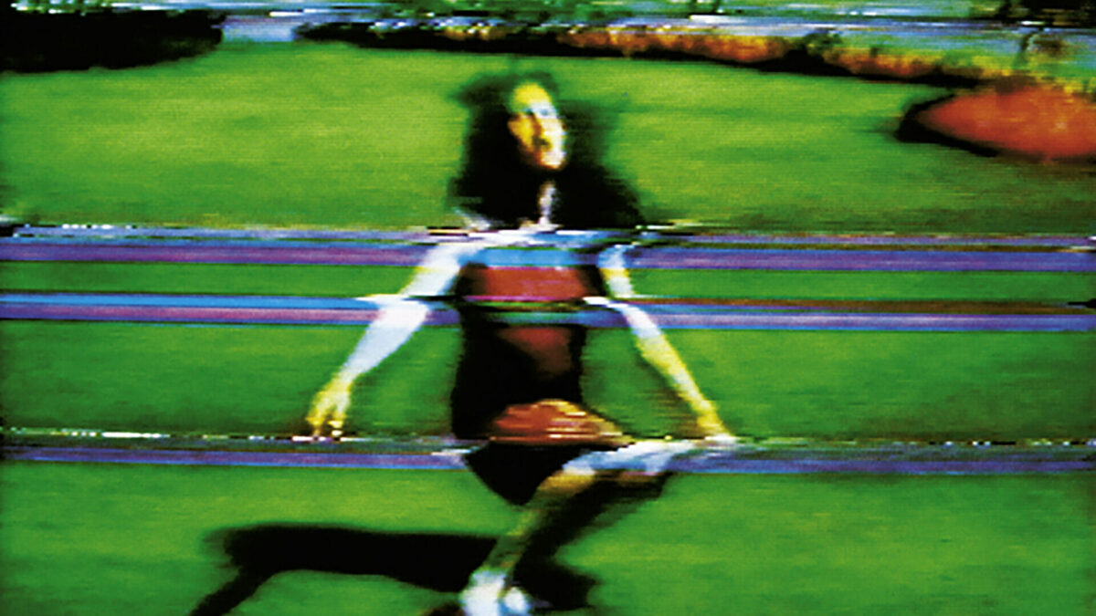 UNBOUND: PERFORMANCE AS RUPTURE – DIE JULIA STOSCHEK FOUNDATION IN BERLIN PRÄSENTIERT 35 KÜNSTLER*INNEN, DEREN ARBEITEN AUS DEN 1960er-JAHREN BIS IN DIE GEGENWART DIE SCHNITTSTELLEN VON PERFORMANCE UND VIDEO UNTERSUCHEN.