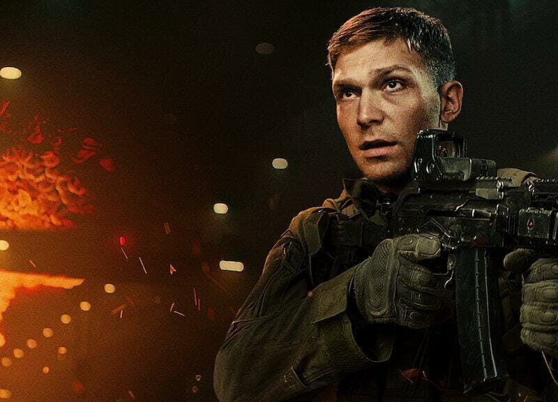 넷플릭스에서 “소울캐처” (2023): 싸움, 폭발, 치명적인 무기가 등장하는 폴란드의 B급 영화