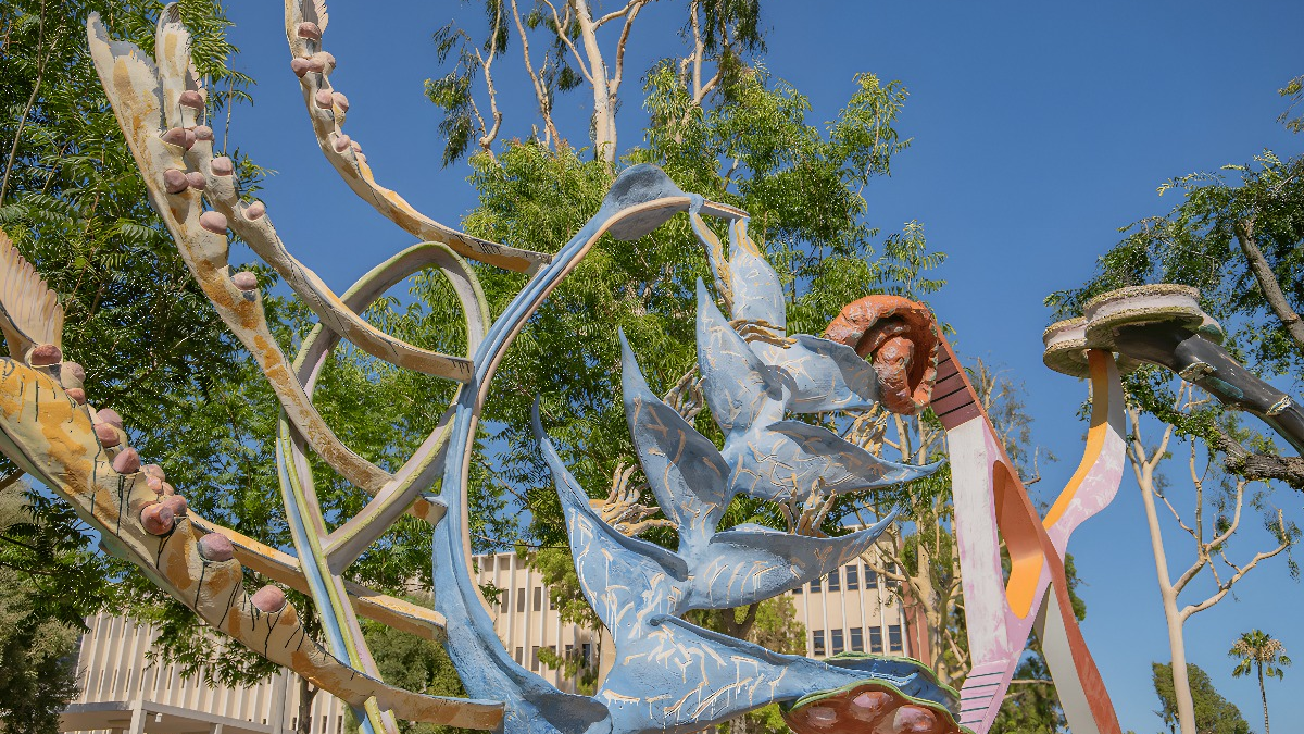 Nancy Graves’ sculpture installed on CSULB lower quad this summer