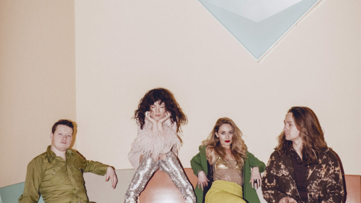 „Flight Attendant“ veröffentlichen neue Single „Second Chances“ | Hört rein und seht die Tourdaten hier!