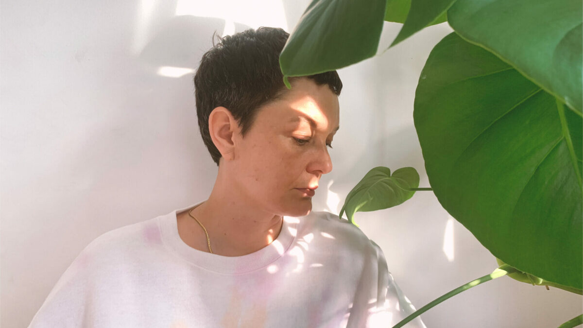 Land of Talk releases new single & video, “Sitcom,” from the new LP “Performances out” | Give this beautiful number a listen!