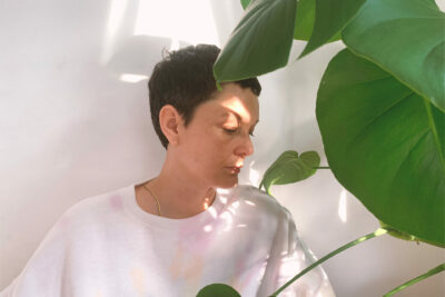 Land of Talk releases new single & video, “Sitcom,” from the new LP “Performances out” | Give this beautiful number a listen!