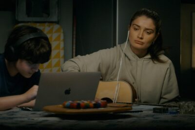 « Flora and Son » (2023) | Film sur Apple TV+. Critique : Une séduction irrésistible malgré ses imperfections et sa simplicité