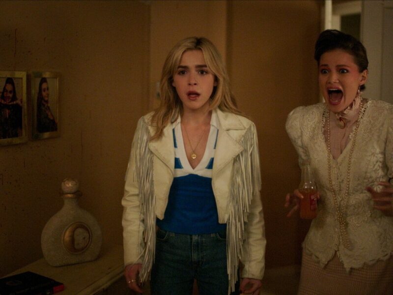 ‘토탈리 킬러’ (2023) | 프라임 비디오의 공포 코미디. 리뷰: 마티 맥플라이가 마이클 마이어스를 만났을 때