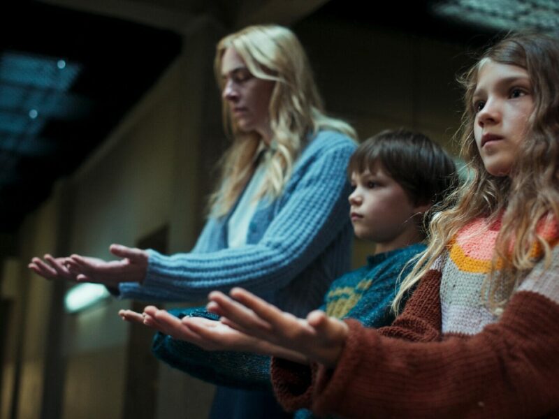 ‘사랑하는 아이’ – 넷플릭스 시리즈: 줄거리와 내러티브로 마음을 사로잡는 흥미진진하고 스릴 넘치는 심리 드라마