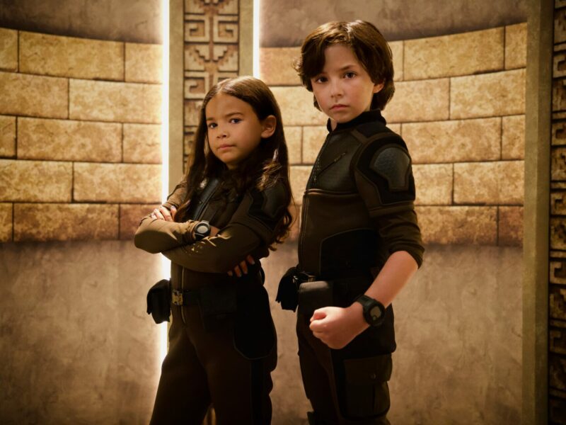 《非常小特务：末日危机》(2023) | 一部在 Netflix 上的电影。